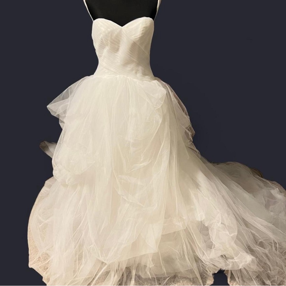 Vera Wang White wedding dress